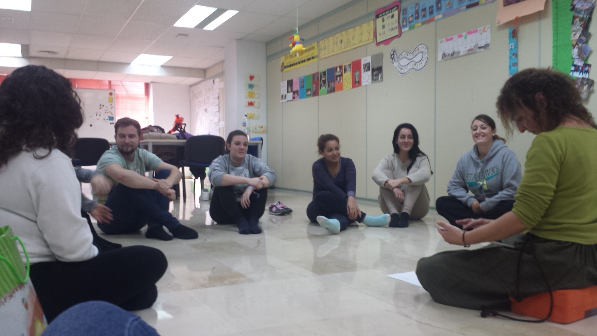 Alumnos de segundo de Educación Infantil durante el taller de Reiki y Sanción Chamánica