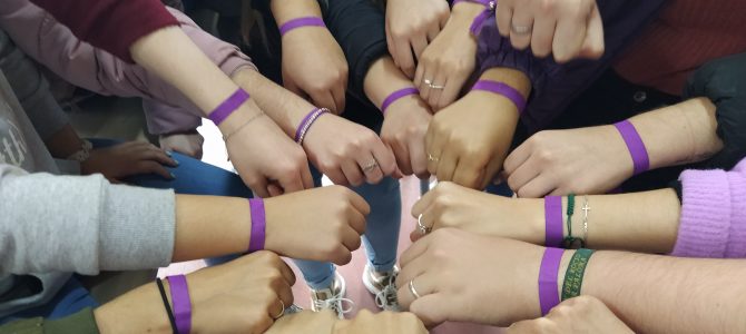 ¡Nos vestimos de morado por todas vosotras, por todas ellas!